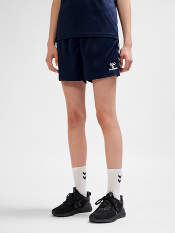 hmlAUTHENTIC PL SHORTS WOMAN, MARINE, model