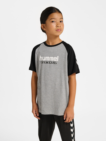 hmlJR LOGO T-SHIRT S/S, GREY MELANGE, model