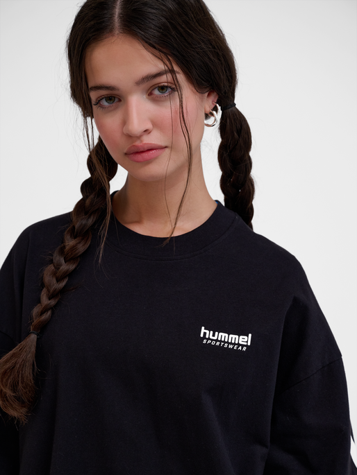 hmlOVERSIZED WILLY T-SHIRT SW, BLACK, model