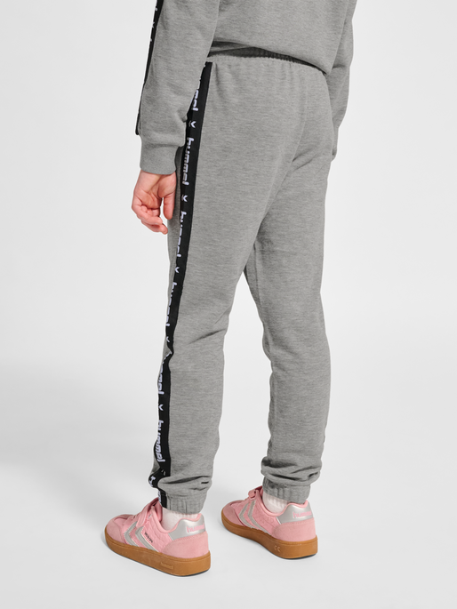 hmlJR DANCE SWEATPANTS, GREY MELANGE, model