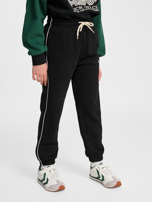 hmlJR LOOSE SWEATPANT PIPING, BLACK, model