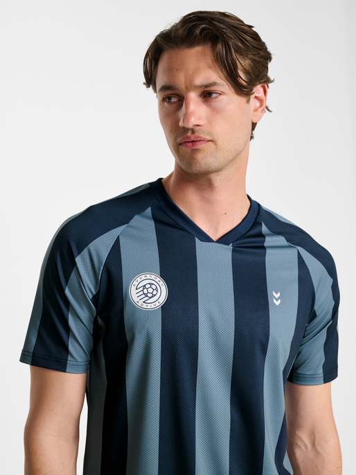 hmlPULSE MESH T-SHIRT S/S, BLUE MIRAGE/DRESS BLUE, model