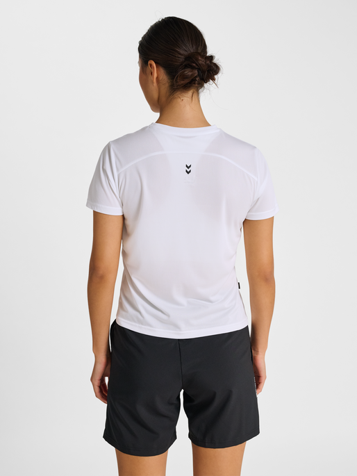 hmlPULSE WORKOUT W T-SHIRT S/S, WHITE, model