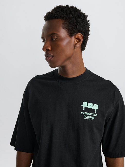 hmlOVERSIZED T-SHIRT S/S SUNDAY, BLACK, model
