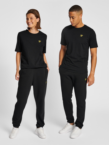 hmlAMNESTY SWEATPANTS, 2001, model