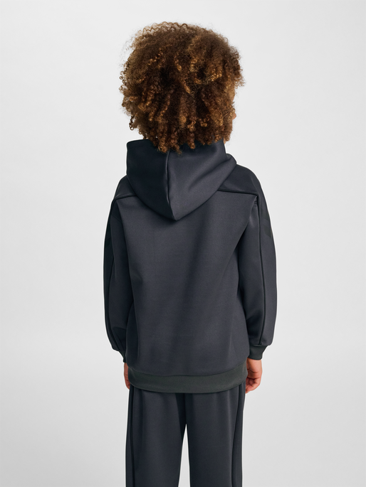 hmlJR INTERLOCK HOODIE, EBONY, model