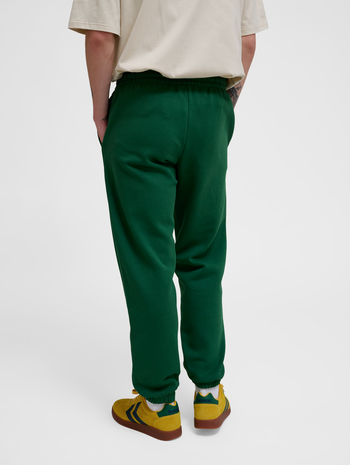 hmlLOOSE SWEATPANT BEE, EDEN, model