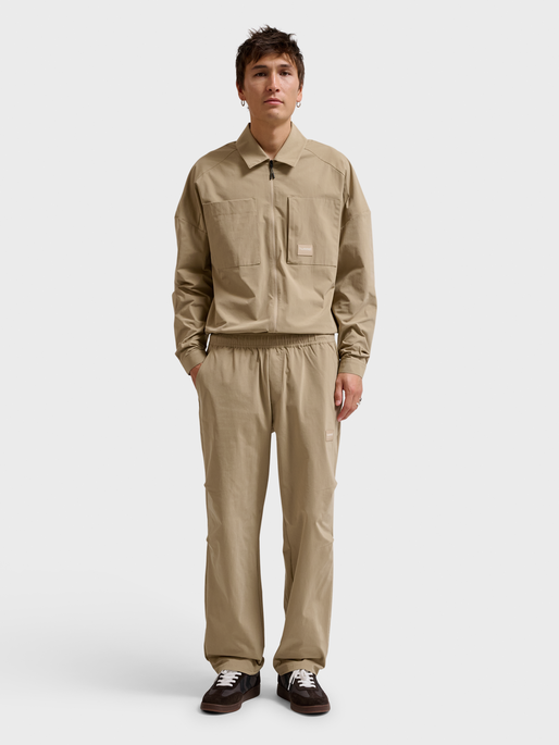 hmlSORONA REGULAR PANTS, CORNSTALK, model