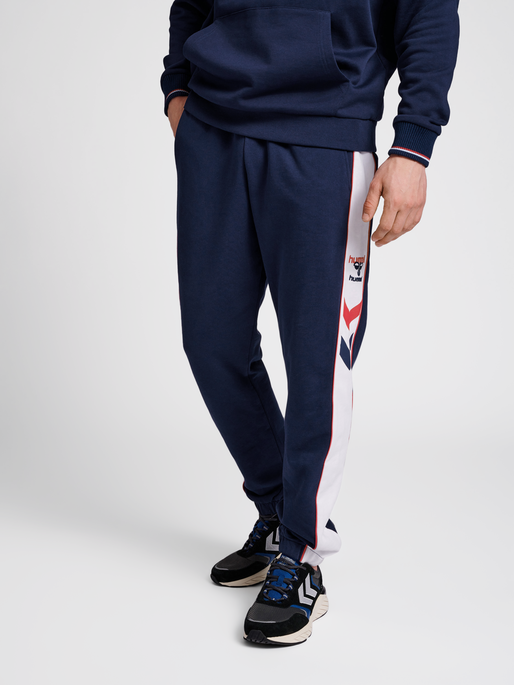 hmlIC DURBAN REGULAR PANTS, PEACOAT, model