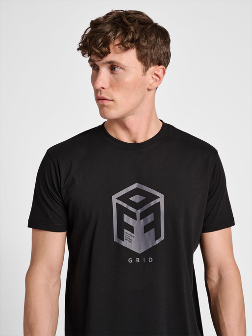 hmlOFFGRID COTTON JERSEY S/S, 2715, model