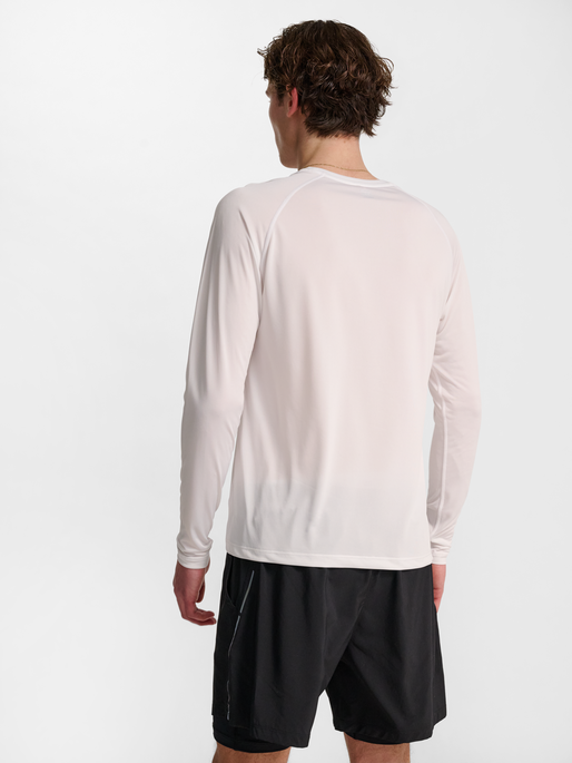 nwlBEAT T-SHIRT L/S, WHITE, model