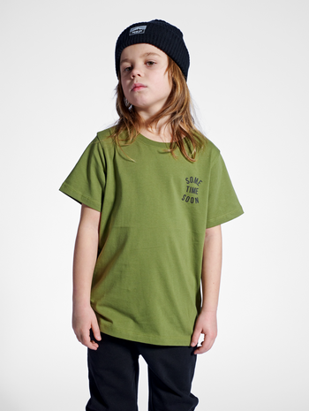 stmREVOLUTION T-SHIRT S/S, OLIVE BRANCH, model